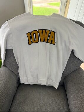Comfort Colors University of Iowa Hawkeyes Crewneck Sweatshirt XL White